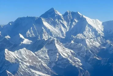 Sonow caped Mount Everest Helicopter tours for families