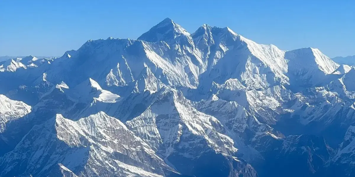 Sonow caped Mount Everest Helicopter tours for families