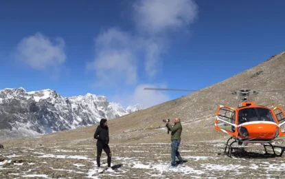 Peak Season Highlight of EBC Helicopter Tour