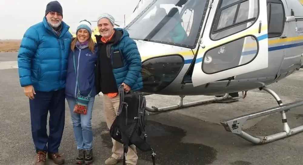 Family on a Everest Heli Tour Winter Everest Helicopter Tour